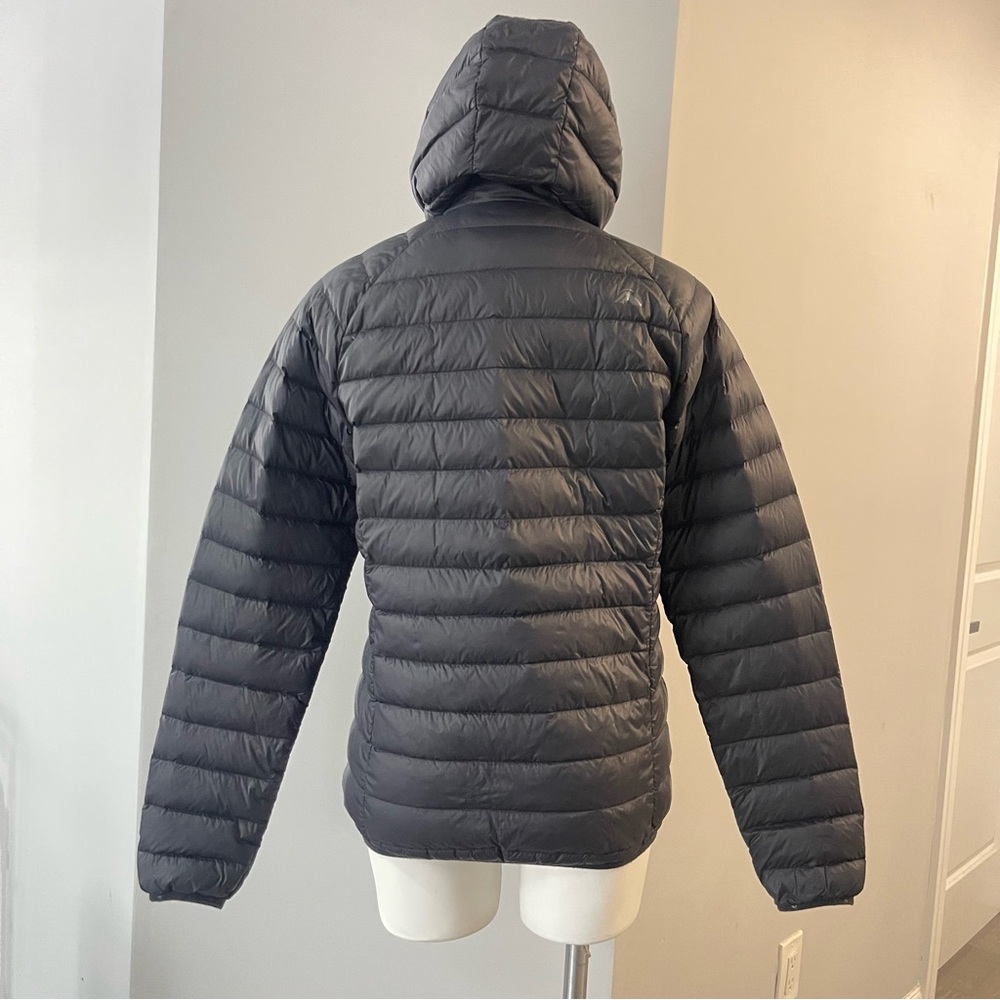 Macpac Uber Light Hooded Down Packable Jacket Bla… - image 7